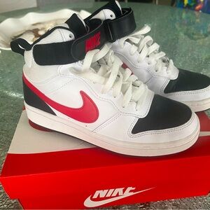 Nike Court Borough mid 2